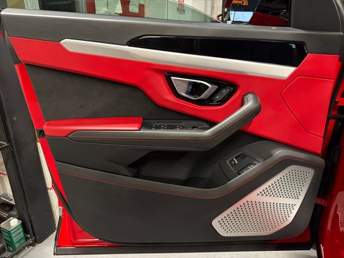 Used 2020 Lamborghini Urus image 16