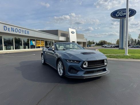 Used 2024 Ford Mustang GT Premium RWD image 3
