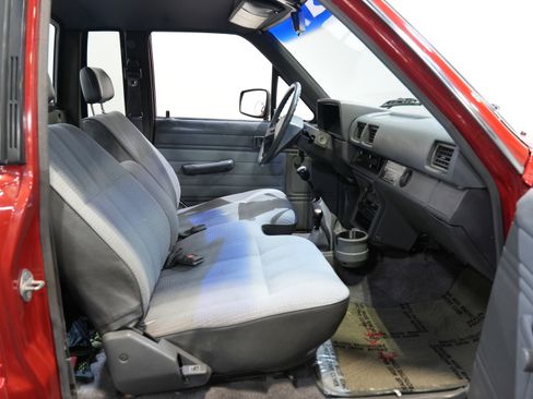Used 1988 Toyota Pickup Deluxe image 28