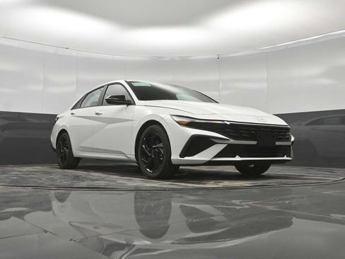 New 2026 Hyundai Elantra SEL Sport FWD image 32