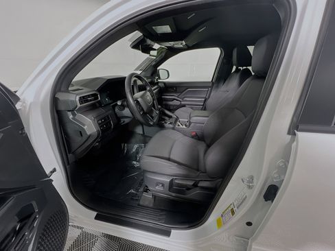 Used 2025 Toyota Tacoma SR5 image 15