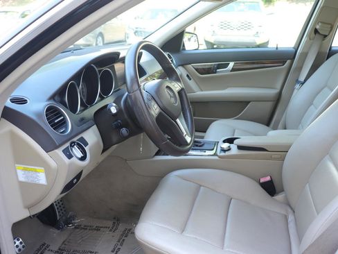 Used 2013 Mercedes-Benz C 250 Luxury image 11