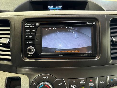 Used 2014 Toyota Sienna XLE w/ Entertainment Package FWD image 20