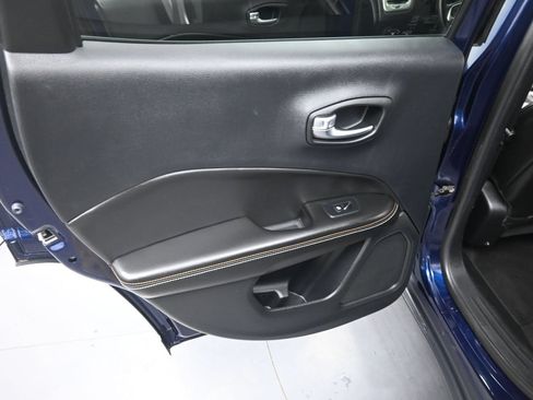 Used 2018 Jeep Compass Latitude AWD/4WD image 32