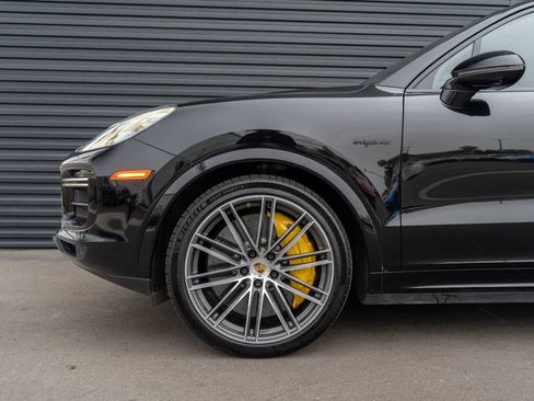 Used 2021 Porsche Cayenne Turbo S image 12