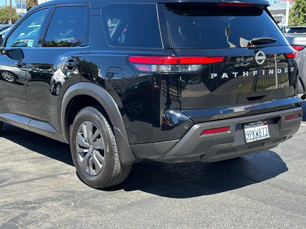 Used 2024 Nissan Pathfinder S FWD image 5
