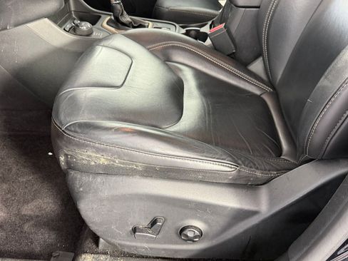 Used 2018 Jeep Cherokee Limited w/ Technology Group AWD/4WD image 13