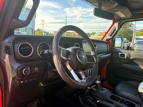 Used 2023 Jeep Wrangler Unlimited Rubicon 4xe w/ Steel Bumper Group image 13