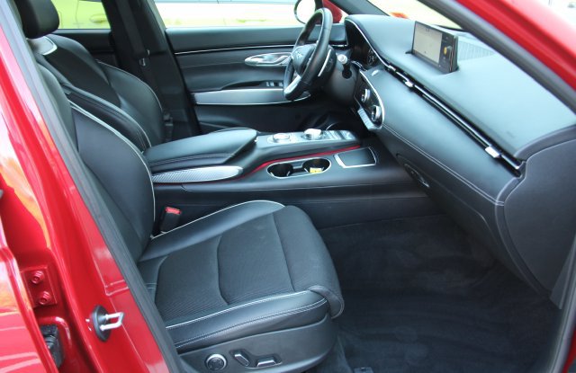 Used 2025 Genesis GV70 3.5T Sport AWD/4WD image 39