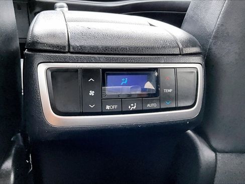 Used 2017 Toyota Highlander SE AWD/4WD image 40