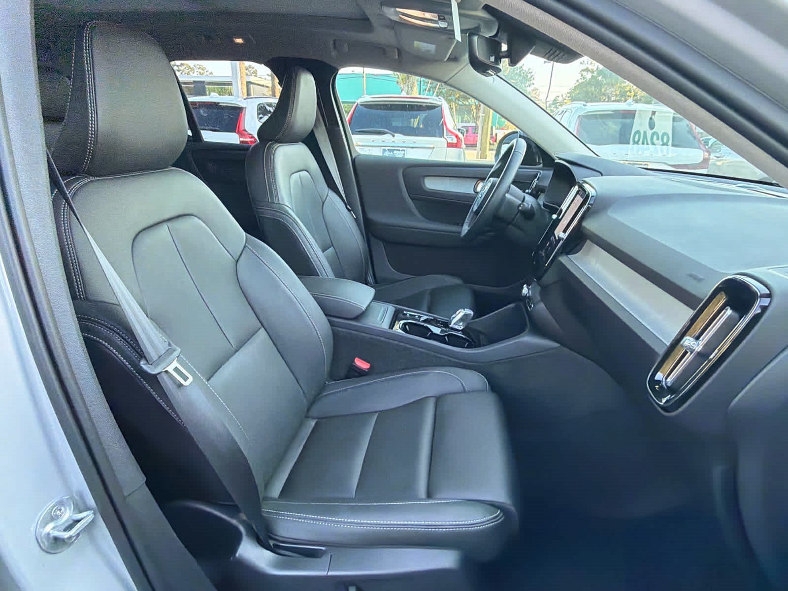 Used 2025 Volvo XC40 B5 Ultra AWD/4WD image 19