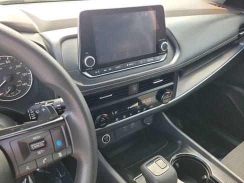Used 2023 Nissan Rogue SV FWD image 23