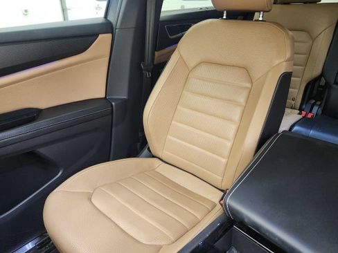 Used 2024 Volkswagen Atlas Cross Sport SEL R-Line AWD/4WD image 16