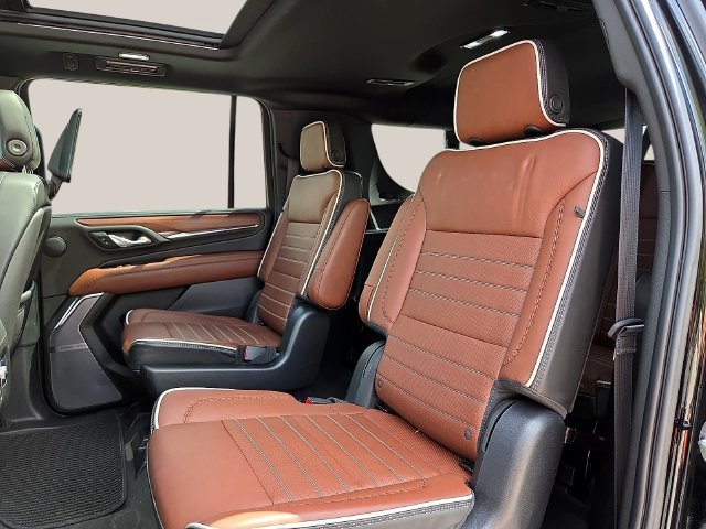 Used 2023 GMC Yukon XL Denali Ultimate AWD/4WD image 13