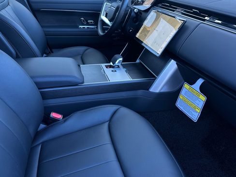 New 2026 Land Rover Range Rover Long Wheelbase SE image 15