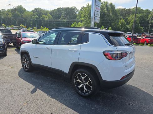 Used 2025 Jeep Compass Limited AWD/4WD image 5