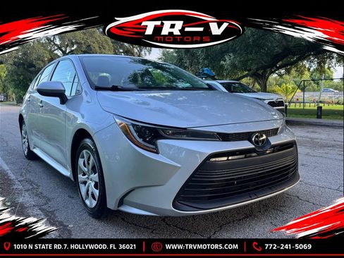 Used 2024 Toyota Corolla LE FWD image 1