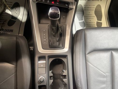 Used 2025 Audi Q3 2.0T Premium image 27