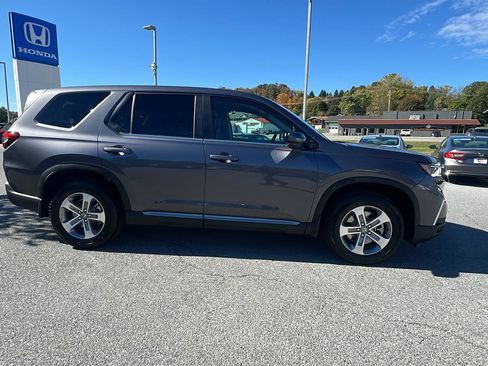 New 2025 Honda Pilot EX-L image 3