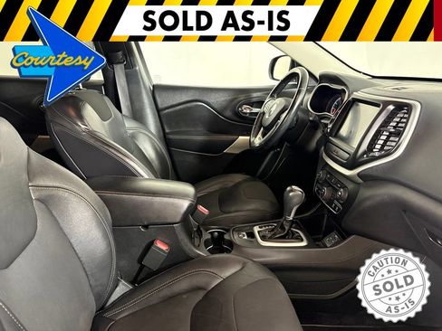 Used 2018 Jeep Cherokee Latitude Plus FWD image 14