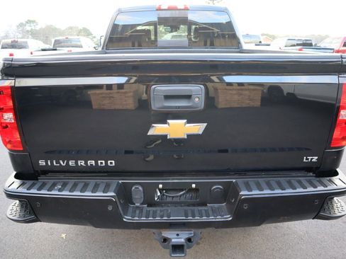 Used 2018 Chevrolet Silverado 2500 LTZ w/ Duramax Plus Package AWD/4WD image 8