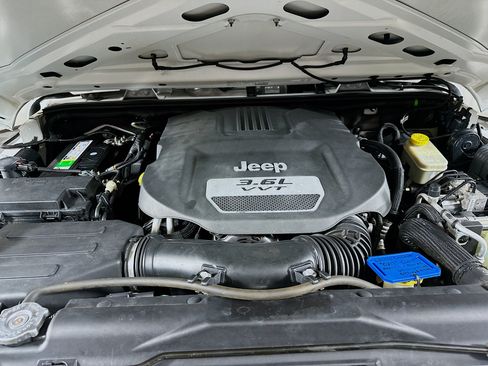 Used 2013 Jeep Wrangler Unlimited Sport AWD/4WD image 28