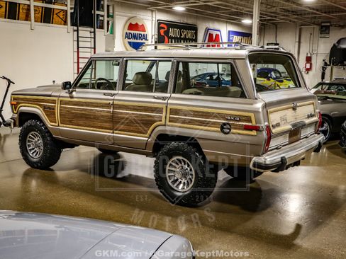 Used 1988 Jeep Grand Wagoneer AWD/4WD image 6