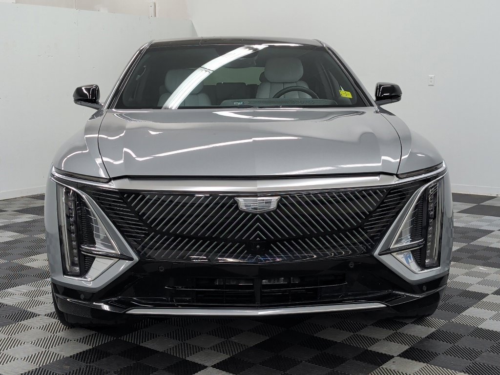 Used 2024 Cadillac Lyriq Luxury w/ LPO, Floor Liner Package AWD/4WD image 2