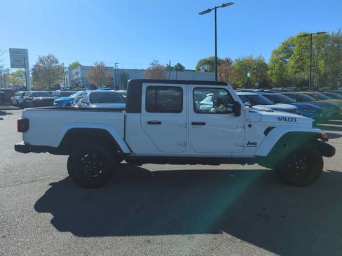 Used 2022 Jeep Gladiator Sport AWD/4WD image 7