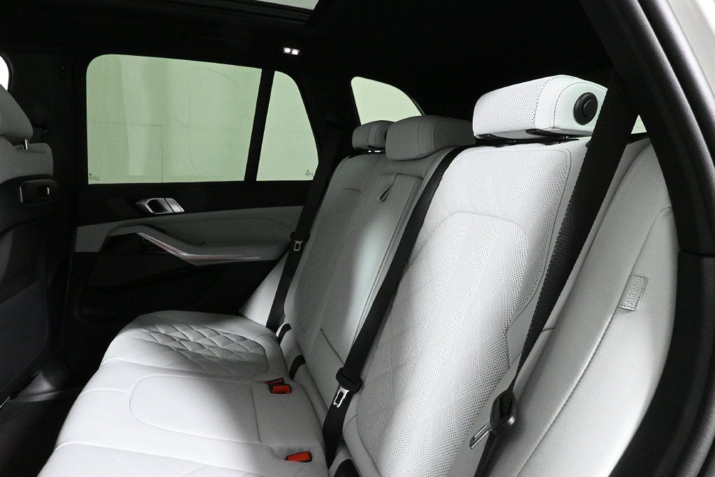 Used 2026 BMW X5 xDrive50e w/ M Sport Package AWD/4WD image 4