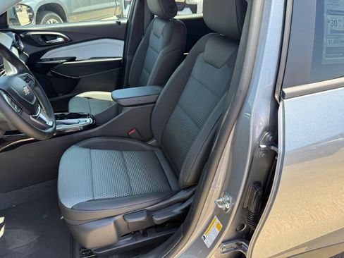 New 2026 Chevrolet Trax LT w/ LT Convenience Package FWD image 30
