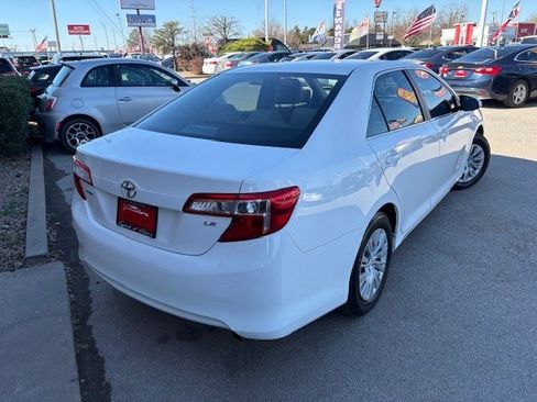 Used 2012 Toyota Camry L image 4