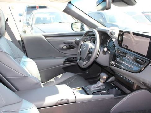 Certified 2025 Lexus ES 300h w/ Accessory Package (Z2) FWD image 5