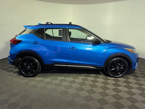 Used 2023 Nissan Kicks SR w/ Interior Electronics Package FWD image 8