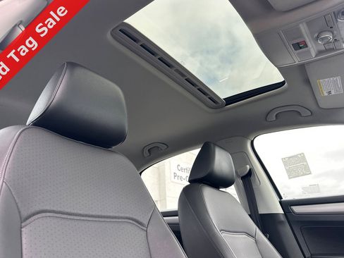 Certified 2022 Volkswagen Passat 2.0T SE image 17