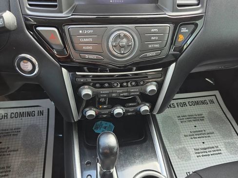 Used 2019 Nissan Pathfinder SV image 10