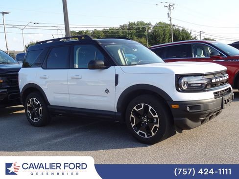 Used 2023 Ford Bronco Sport Outer Banks w/ Tech Package AWD/4WD image 2