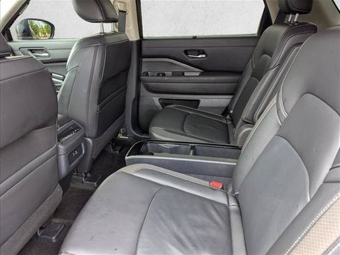 Used 2025 Nissan Pathfinder SL w/ SL Premium Package AWD/4WD image 26