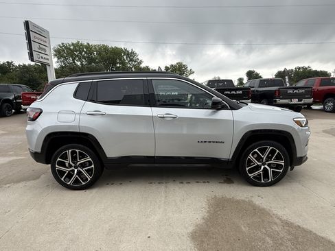 Used 2025 Jeep Compass Limited w/ Elite Group AWD/4WD image 38