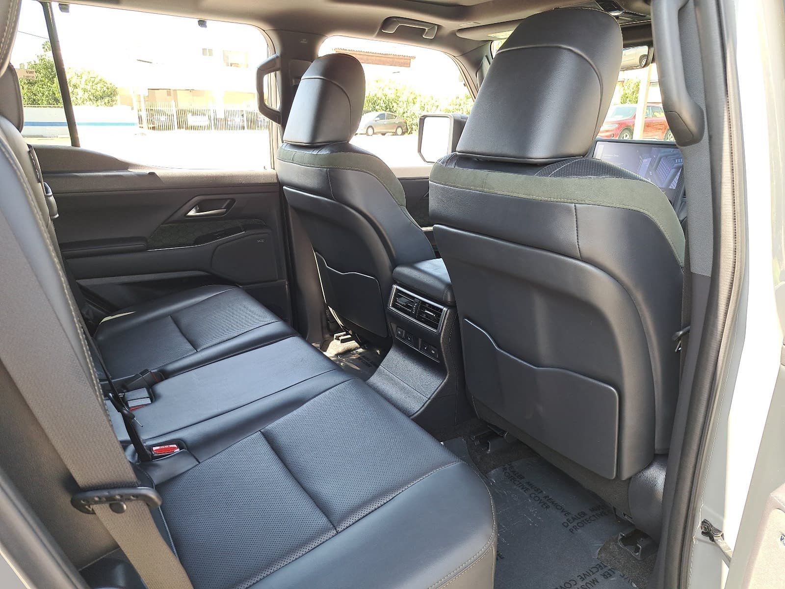 Used 2024 Lexus GX 550 AWD/4WD image 11