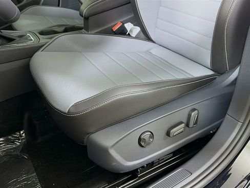New 2026 Volkswagen Jetta SE FWD image 21