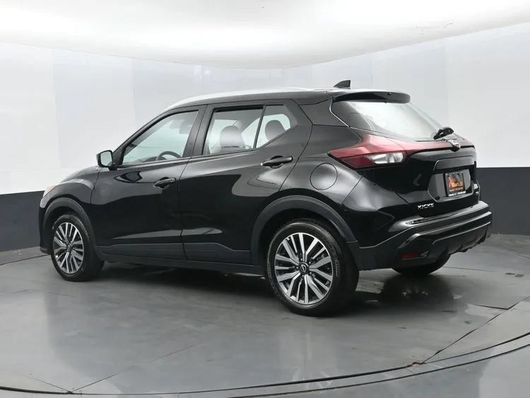 Used 2024 Nissan Kicks SV FWD image 9