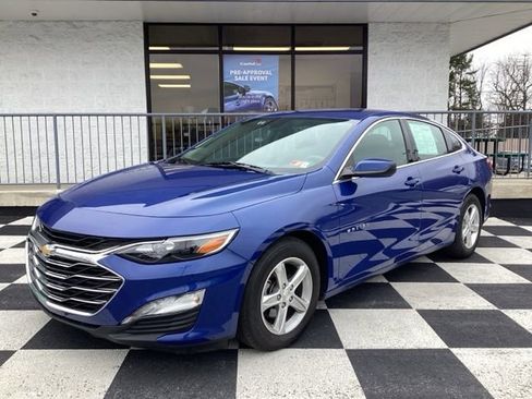 Used 2023 Chevrolet Malibu LT image 2