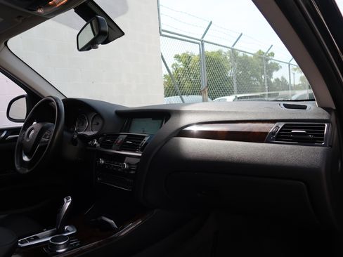 Used 2017 BMW X3 sDrive28i RWD image 18