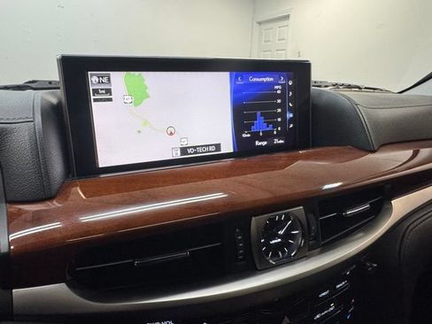 Used 2019 Lexus LX 570 4WD w/ Luxury Package image 17