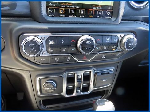 Used 2023 Jeep Wrangler Unlimited Sahara AWD/4WD image 17