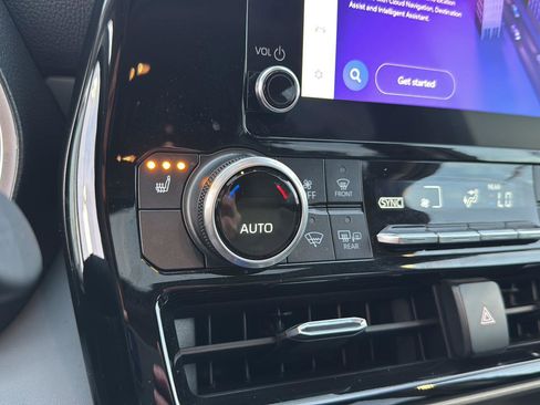 Certified 2023 Toyota Highlander XLE image 24