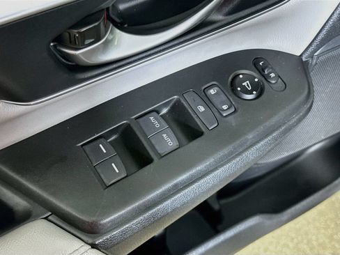 Used 2019 Honda CR-V Touring image 16