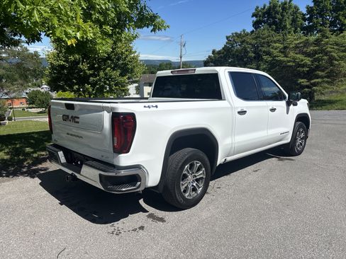 Used 2025 GMC Sierra 1500 SLT AWD/4WD image 3