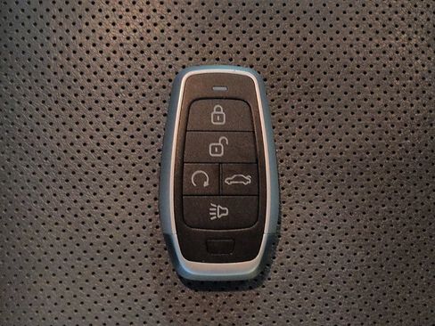 Used 2016 Hyundai Elantra Limited w/ Option Group 04 FWD image 32